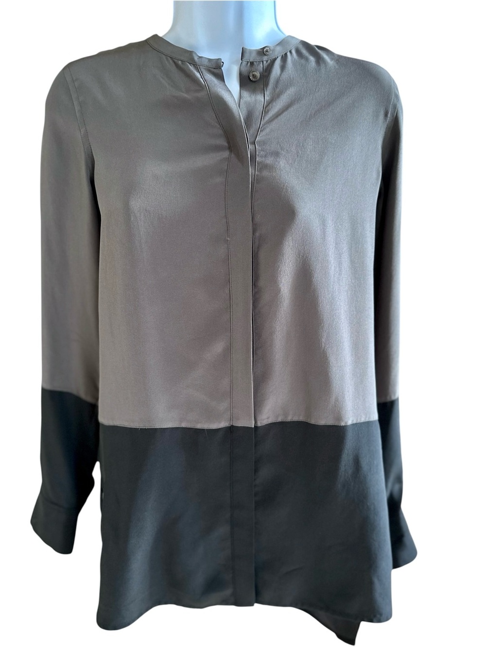 Vince 100% Silk Colorblock Long-Sleeve Blouse in Gray and Black - Size 2